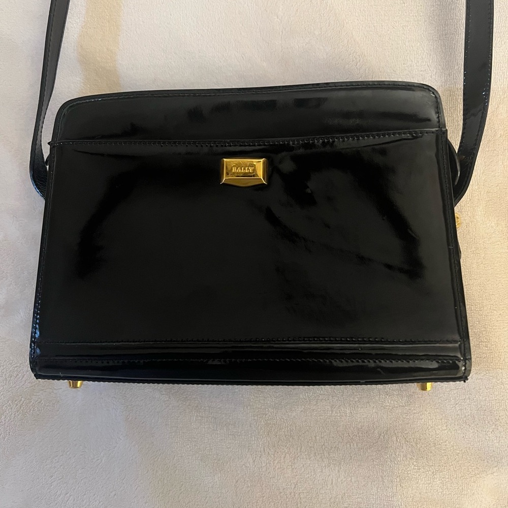 🩷 BALLY Black Patent Leather / Gold Hardware/ Crossbody
Bag Classic Logo💚